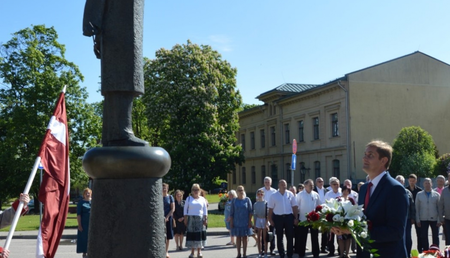 Limbažos piemin Latvijas valsts himnas simto gadadienu +FOTO